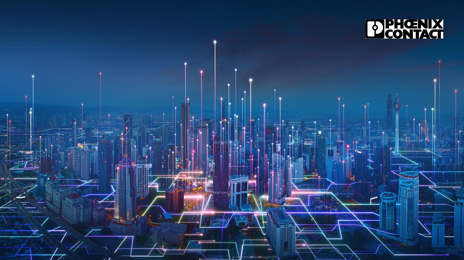 Nächtliche Stadtansicht mit vernetzten Lichtlinien und Hochhäusern, mit Phoenix-Contact-Logo